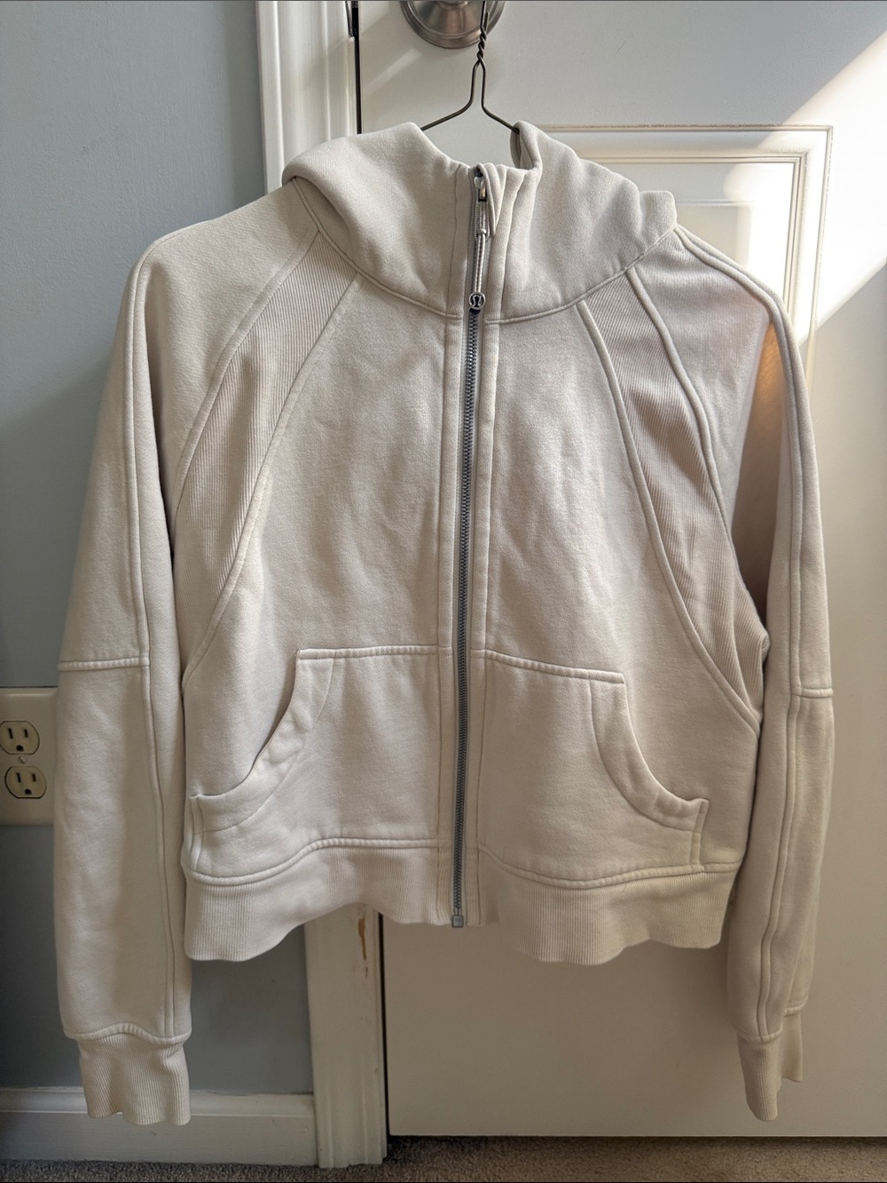 Lululemon Cream Cropped Scuba Zip Hoodie size XS/S